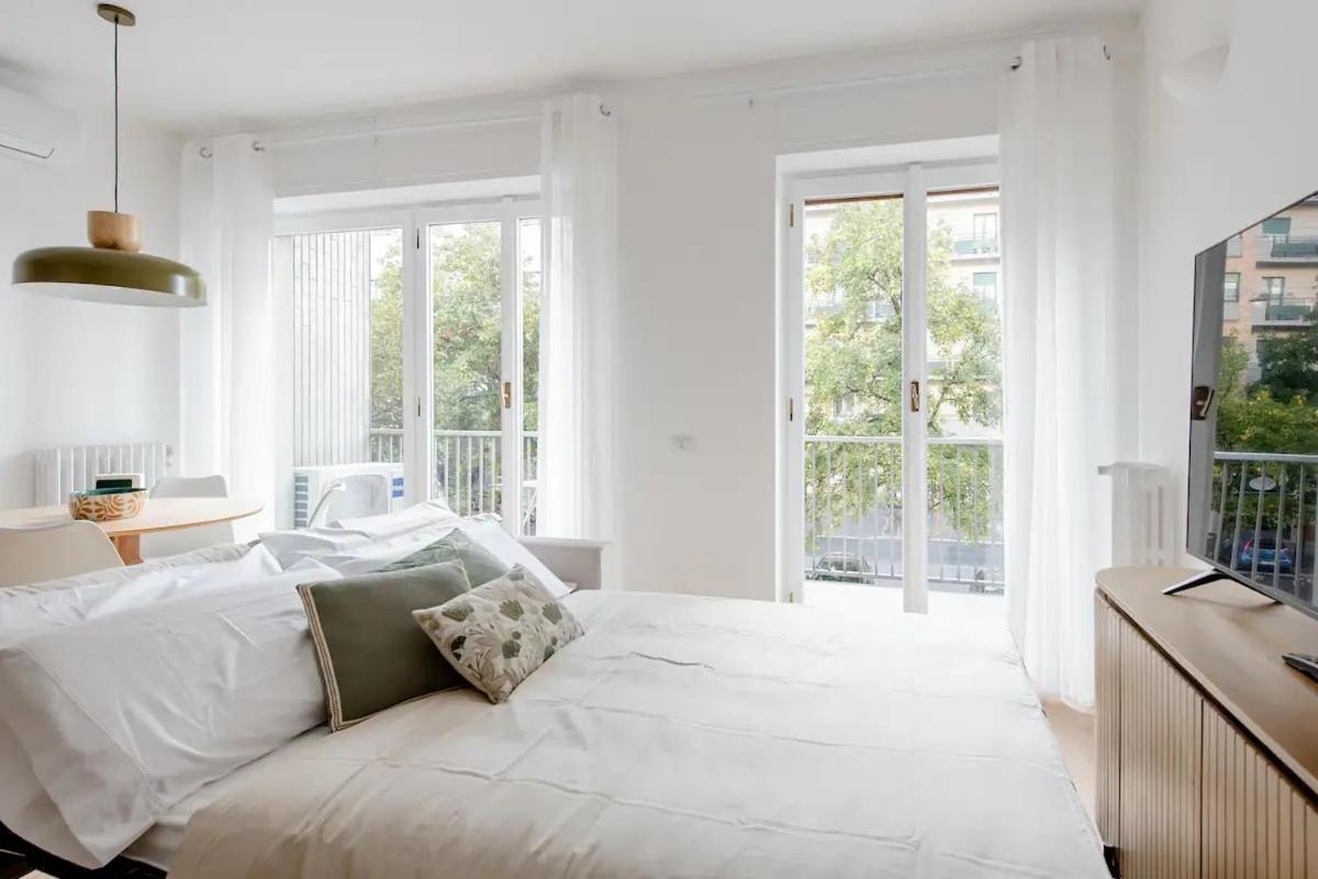 Luxury 2 Bedroom Apartament, Close To San Siro, Fiera And 10 Min Metro To Duomo Milan Exterior photo