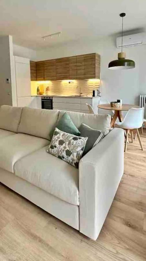 Luxury 2 Bedroom Apartament, Close To San Siro, Fiera And 10 Min Metro To Duomo Milan Exterior photo