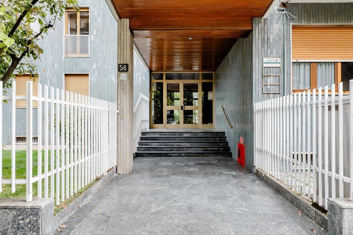 Luxury 2 Bedroom Apartament, Close To San Siro, Fiera And 10 Min Metro To Duomo Milan Exterior photo